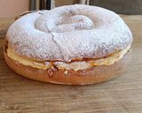 Foto del paso 14 de la receta: Ensaimada rellena de crema pastelera y azúcar quemada