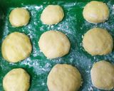 Foto langkah ke 5 dari resep Donat No Ulen No Mixer Teknik Autolisis.