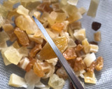 Foto del paso 10 de la receta: Coca primavera. Con frutas confitadas,lemon curd y flores