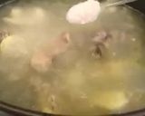 Foto langkah ke 3 dari resep Sup ayam bawang.