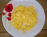 Foto langkah ke 4 dari resep Tomatoes with scrambled eggs (Orak Arik Telur Tomat).