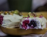 Foto del paso 8 de la receta Bombones helados de frutas del bosque y queso