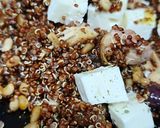 Foto del paso 6 de la receta Ensalada de Quinoa y Pollo, melocotón, piña, uvas con queso feta, piñones y nueces