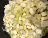 Foto del paso 2 de la receta: Crema de calabacín y puerro con crujiente de jamón