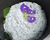 Foto langkah ke 3 dari resep Nasi lemak bunga telang.