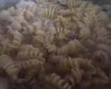 Foto del paso 7 de la receta: Pasta "radiatori" a la marinera, exprés