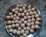 A picture of step 4 of Rava balls/ semolina balls.