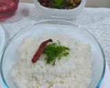 A picture of step 4 of Prawns thai green curry with boiled rice.
