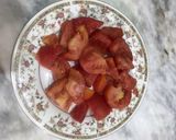 A picture of step 2 of Peri peri sauce with tomato.