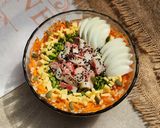 Foto del paso 4 de la receta: 🥗Ensalada de kanikama, arroz integral, lechuga, zanahoria, huevo y queso 🥗Fresca y completa 🥗