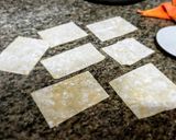 Foto del paso 2 de la receta: WONTON Frito sin relleno...!🥠
