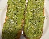 Foto del paso 3 de la receta: Tostadas con Aguacate