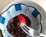 Hình bước làm 2 của món Chocolate fondue xóm nhà lá