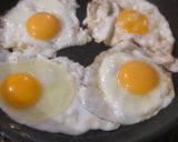 Foto langkah ke 2 dari resep 110. Telur kecap.