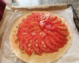 Foto del paso 8 de la receta: Tarta de cebolla con queso y tomate