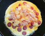 Foto del paso 2 de la receta: Omelette de jamón, queso y hot dog frankfurter