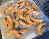 Une image de l'étape 3 de Crevettes sauvages aux poivrons, champignons et épices.