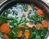 Foto langkah ke 5 dari resep Sayur Bening Bayam Wortel.