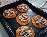 Foto langkah ke 5 dari resep Pizza mini🍕.