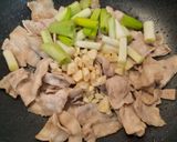 五花肉炒玉米筍的食譜步驟2照片