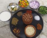 A picture of step 1 of PeanutsRice Triangles with Til chutney.