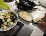 Foto del paso 1 de la receta: Guiso simple de berenjenas 🍆