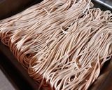 Hình bước làm 1 của món Mì Soba Sốt Tsuyu & Gà Teriyaki