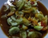 Foto langkah ke 4 dari resep Sambal Petis Timun dan Tomat.