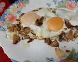 Foto del paso 6 de la receta: Huevos estrellados con champiñones al ajillo picantes