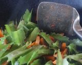 Foto langkah ke 5 dari resep Tumis Kecipir dan Wortel.