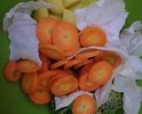 Foto langkah ke 1 dari resep Sup Ceker Kembang Waru Praktis.