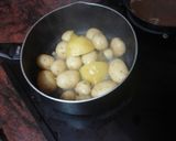 Foto del paso 3 de la receta: Jamoncitos de pollo sabrosos con papas arrugas y ensalada