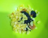 Foto del paso 6 de la receta: Pollo relleno de frutas pasas a la imperial al horno