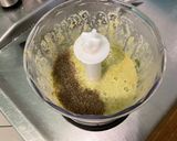 Une image de l'étape 5 de Sauce salade à l'ail des ours.