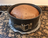 Foto del paso 8 de la receta: Tarta de chocolate rellena de crema de queso con dulce de leche