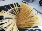 Espagueti carbonara sin nata