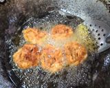 A picture of step 2 of Onion Pakoda.