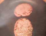 Foto del paso 3 de la receta: Hamburguesas completas mixtas con cebolla caramelizada