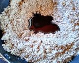A picture of step 5 of Millet ladoo nachni with chocolate.