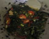 Foto langkah ke 3 dari resep Tumis Kangkung Ceria.