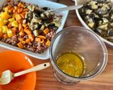 Foto del passaggio 9 della ricetta 134 • Insalata d’autunno: riso rosso, patata americana, melanzane e vinagrette all’arancia e timo
