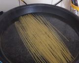 A picture of step 1 of Spaghetti with sausages.