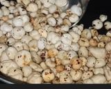 व्रत स्पेशल मखाना फिरनी(vrat special makhana firni recipe in hindi) रेसिपी चरण 2 फोटो