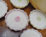 Foto langkah ke 6 dari resep Bolu kukus semangka.