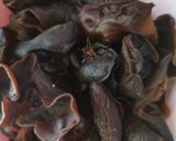 Gambar langkah 3 resipi Sup Bebola Ikan, Kentang & Cendawan.