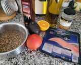Foto del paso 1 de la receta Ensalada de lentejas, naranja, salmón, aguacate y pimientos confitados