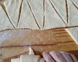 Foto del passaggio 3 della ricetta Cornetti salati soffici
