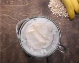 A picture of step 1 of Banana Oat Smoothie.