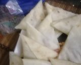 A picture of step 5 of Aloo ke samosay.