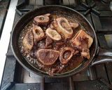 Foto del paso 2 de la receta: Osobuco al vino tinto con Risotto primavera y Risotto mixto